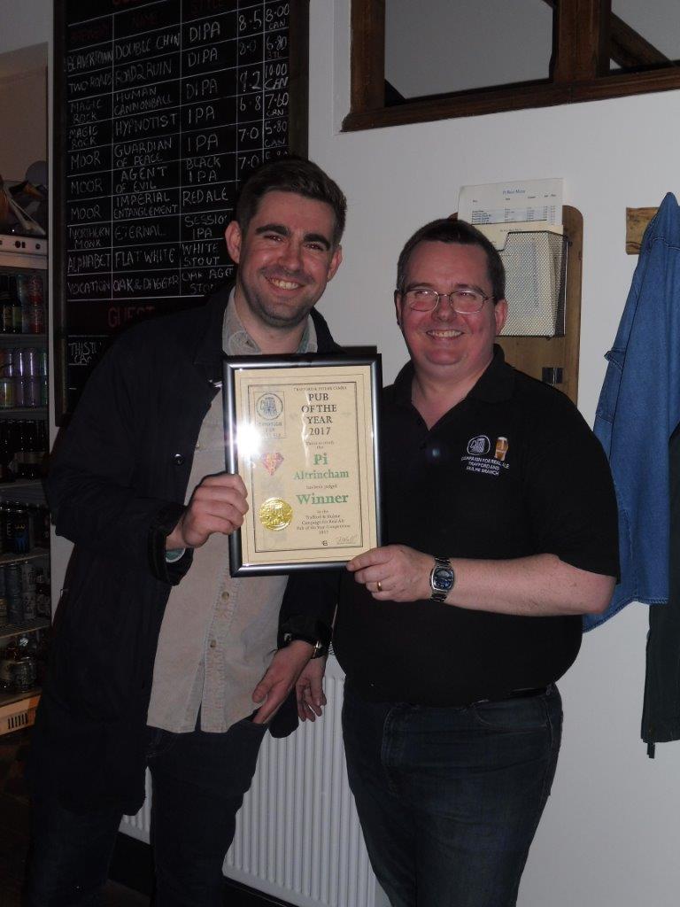 PI Manager receiving the Award